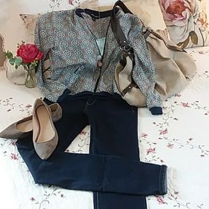 💥2 for 15💥About a girl zippered jacket🌺